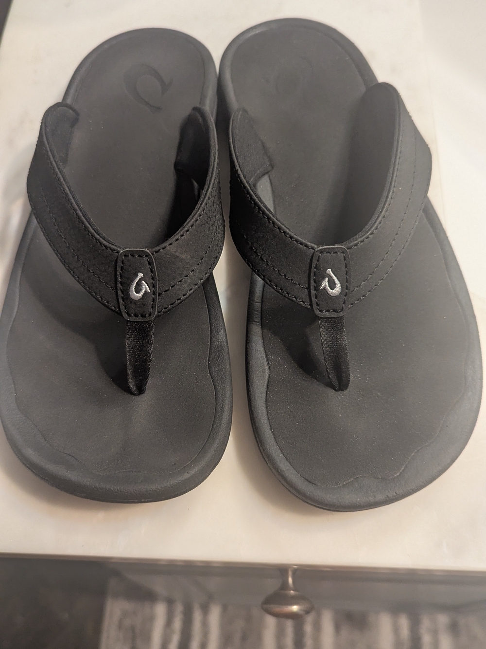 Olukai Black Unisex Flip Flop Sandals - Comfortable Thong Slides